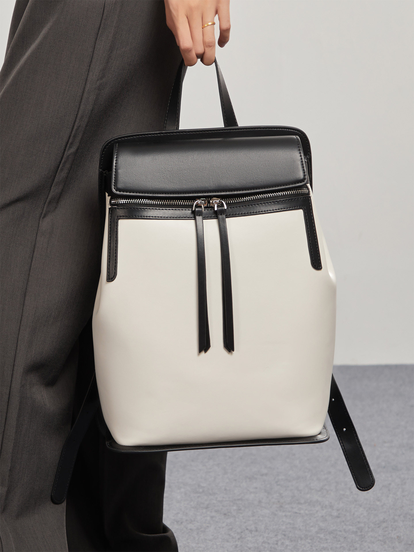 Luxury Bags Leather - ライトラグジュアリーファッション新作高品質パテントレザー光沢のある拼接カラー衝突シンプルカジュアル多用途女性用バックパック