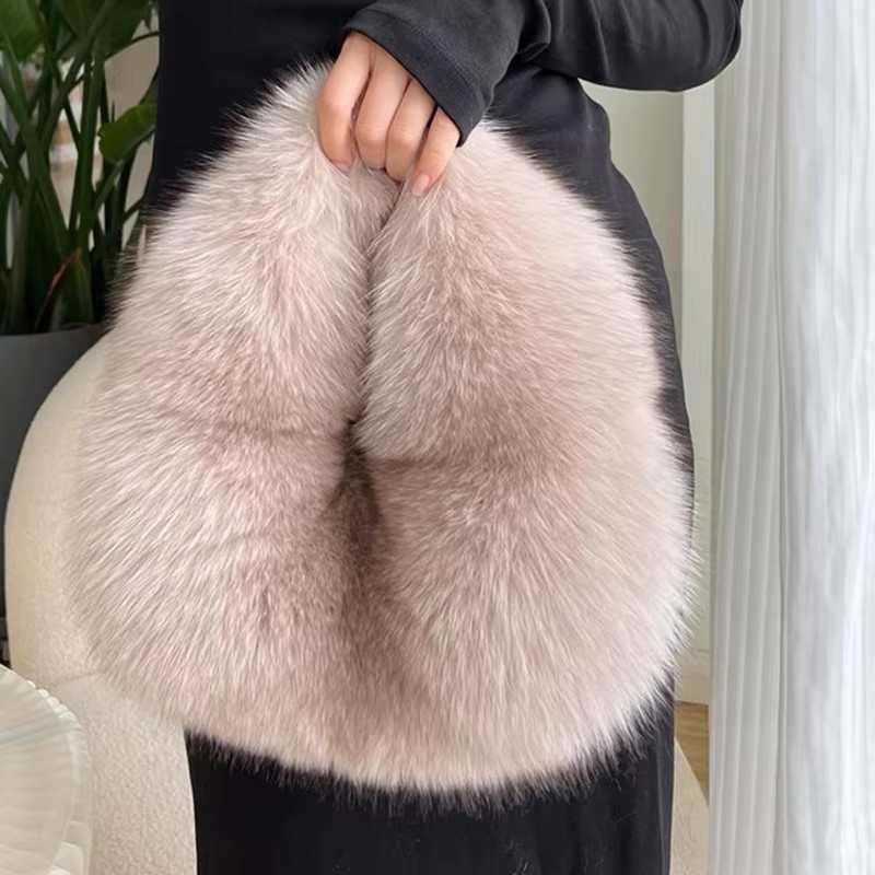 女性向けの、おしゃれで柔らかい素材の半月型バッグ。デザイナー - Luxury Bags Tote のレビューと価格